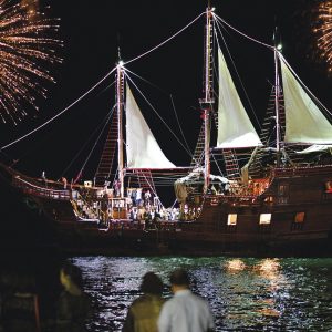Barco pirata Marigalnte tour de noche  Tours en Puerto Vallarta